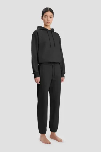 Hoodie mit Logo-Stickerei in Schwarz