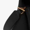 Kettenbeutel aus schwarzem Leder Kettenbeutel aus schwarzem Leder