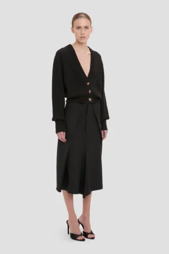 Strickjacke mit Zopfmuster und Taschen in Schwarz