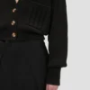 Strickjacke mit Zopfmuster und Taschen in Schwarz Strickjacke mit Zopfmuster und Taschen in Schwarz