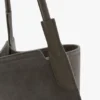 The Victoria Tote in kieselgrauem Wildleder The Victoria Tote in kieselgrauem Wildleder