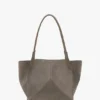 The Victoria Tote in kieselgrauem Wildleder The Victoria Tote in kieselgrauem Wildleder