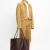 The Victoria Travel Tote Bag aus burgunderrotem Leder